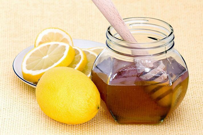 Lemon and honey are the ingredients for a mask that completely whitens and tightens facial skin. 